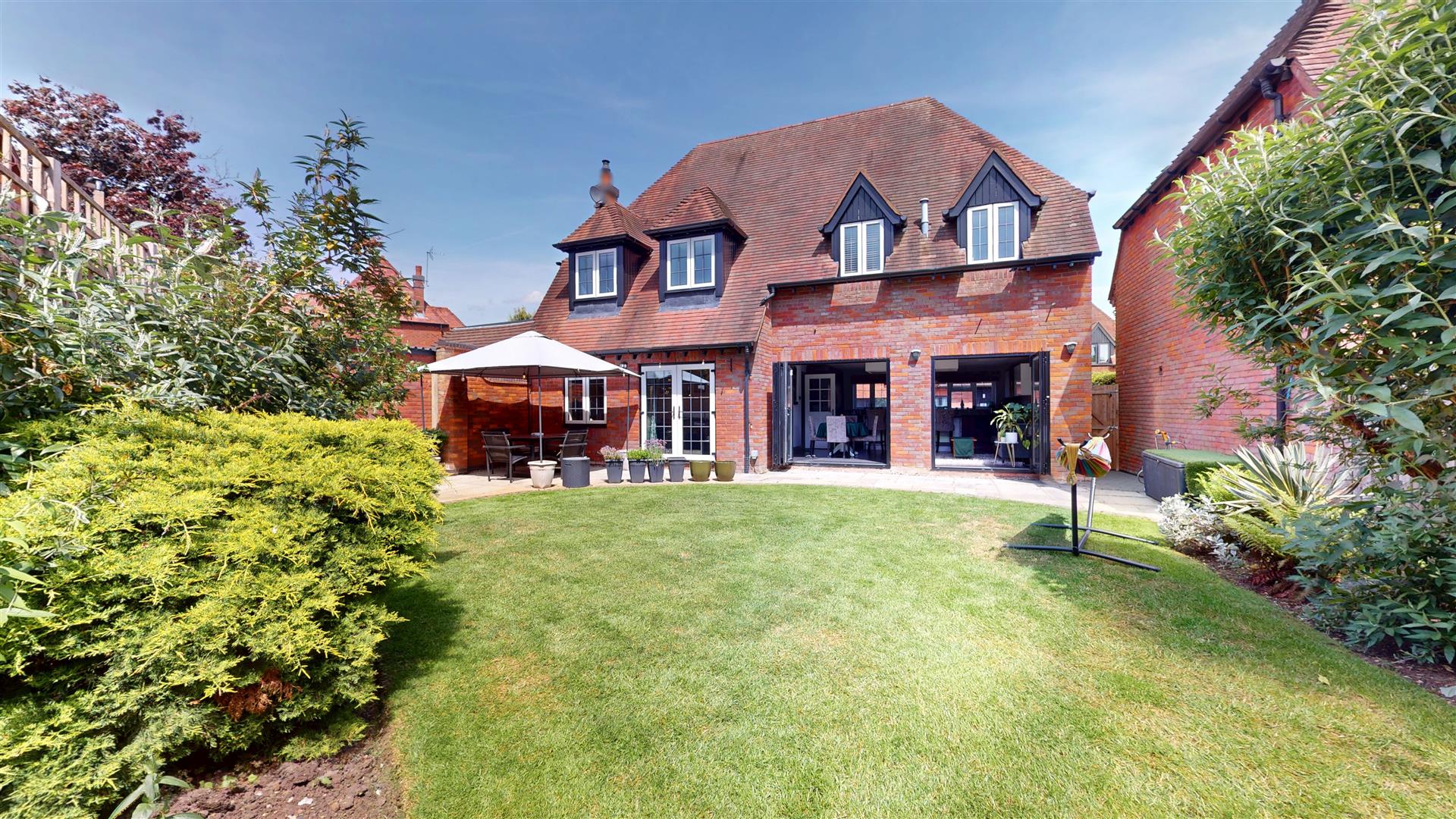 5 bed property in Butterfield Close, Milton Keynes